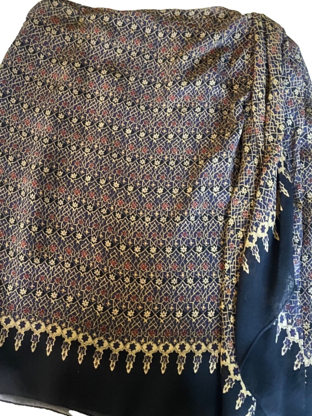 EMANUEL UNGARO  SILK  SKIRT. SIZE 2  VINTAGE -   ULTRA LIGHTWEIGHT FULLY LINED